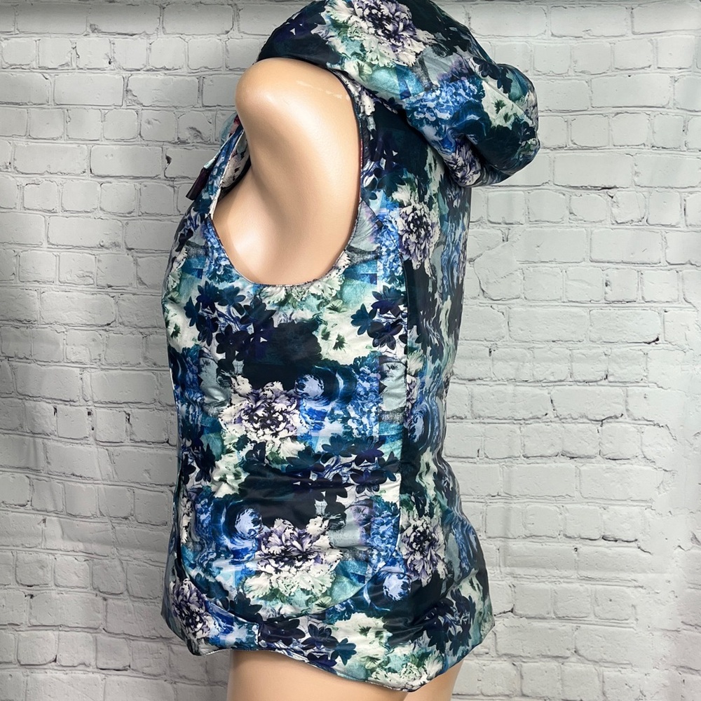 Floral Sleeveless Puffer Jacket - Picture 10 of 11